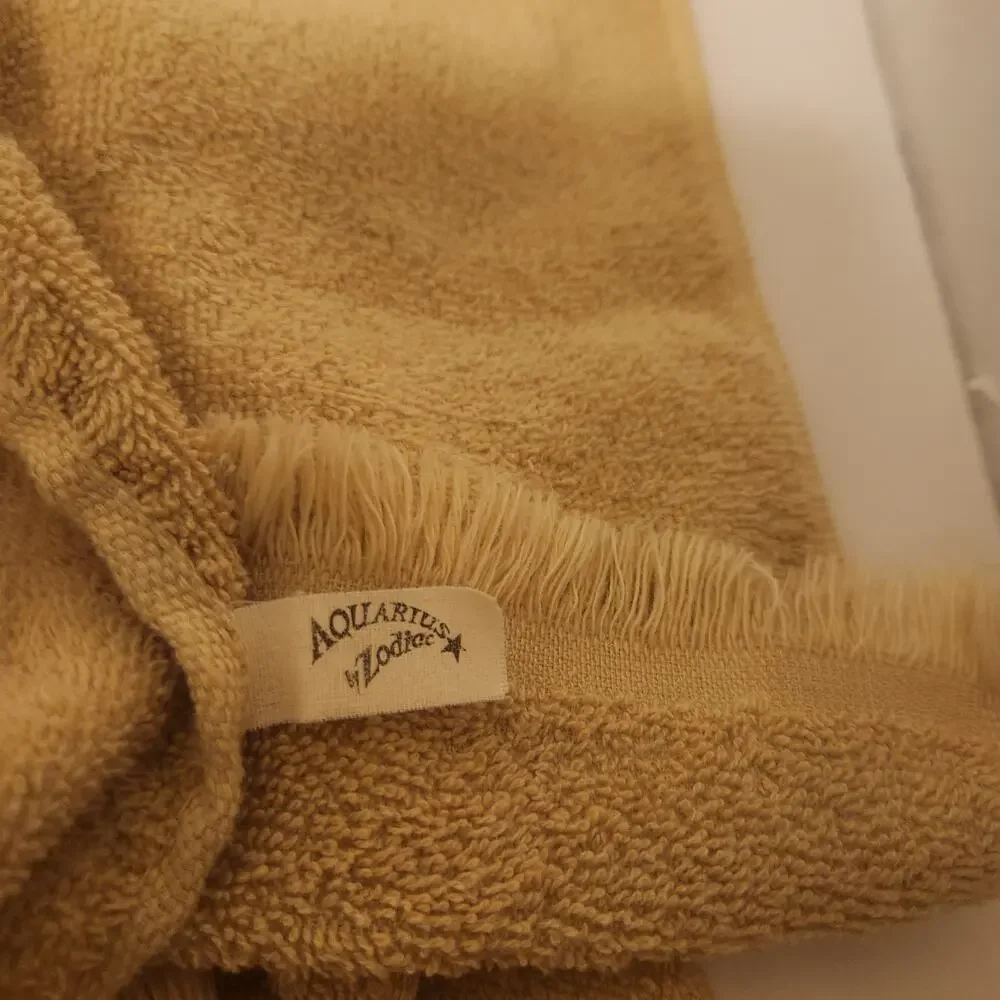 2 Piece Vintage Swan Guest Hand Towel and washcloth Aquarius by Zodiac